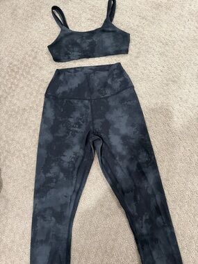 ALO Yoga Black Tie-Dye Sports Bra + High-Waist Leggings